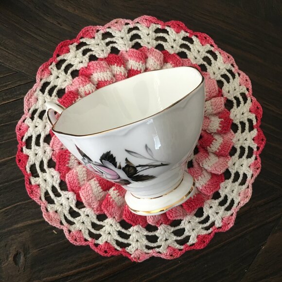 Royal Albert 'Queens Messenger' White Rose English Porcelain Teacup & Saucer - Picture 7 of 11